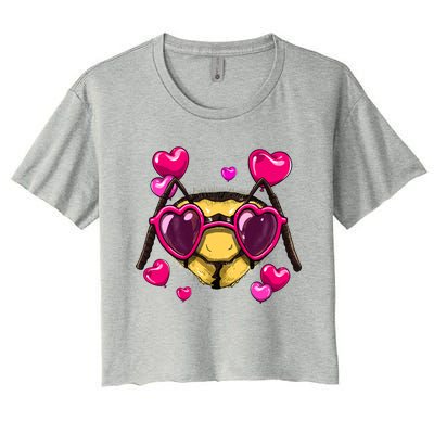 Valentines Day Queen Bee Heart Love Day Couple Bee Lover Cute Gift Women's Crop Top Tee