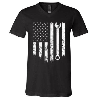 Vintage Distressed Repairman Car Mechanic USA Flag V-Neck T-Shirt