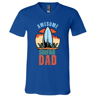 Vintage Fathers Day Awesome Surfing Dad Ever Gift V-Neck T-Shirt