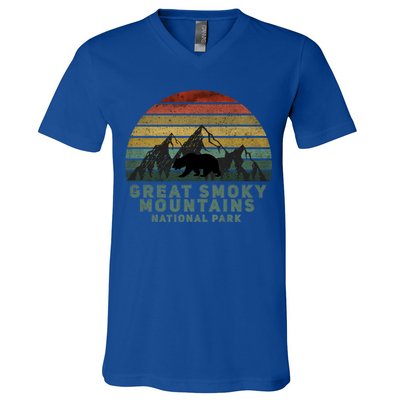 Vintage Great Smoky Mountains National Park Bear Meaningful Gift V-Neck T-Shirt