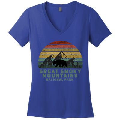 Vintage Great Smoky Mountains National Park Bear Meaningful Gift Women's V-Neck T-Shirt