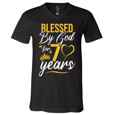 Vintage Happy 70 years Blessed by God for 70th Birthday gift V-Neck T-Shirt