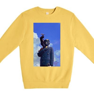 Venezuela Hasta El Final CaíDa De La Estatua De CháVez Premium Crewneck Sweatshirt