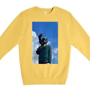 Venezuela Hasta El Final CaíDa De La Estatua De CháVez Premium Crewneck Sweatshirt