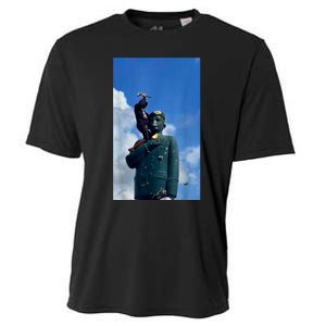 Venezuela Hasta El Final CaíDa De La Estatua De CháVez Cooling Performance Crew T-Shirt