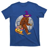 Vintage Halloween Scary Bigfoot Witch Hat Moon Witchy Gift T-Shirt