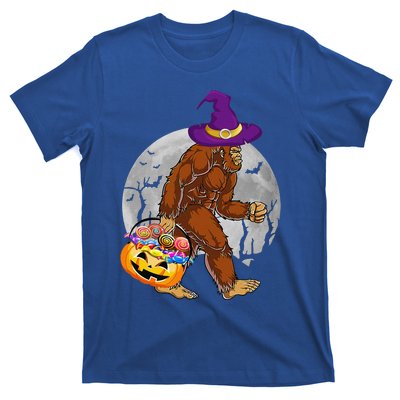 Vintage Halloween Scary Bigfoot Witch Hat Moon Witchy Gift T-Shirt