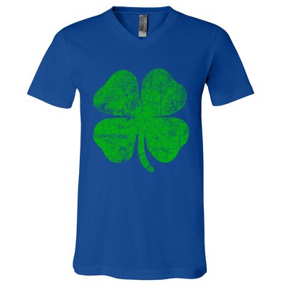 Vintage Irish Clover St Patrick's Day Lucky Graphic Gift V-Neck T-Shirt