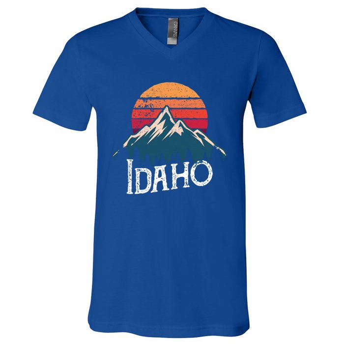 Vintage Idaho Id Mountains Outdoor Wildness Retro Gift V-Neck T-Shirt