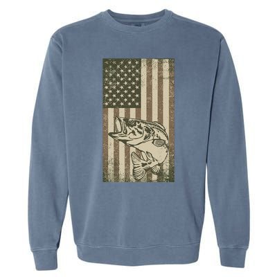 Vintage Outdoor Big Bass Fish Camouflage USA Fisherman Flag Garment-Dyed Sweatshirt