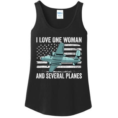 Veteran Pilot B17 Heavy Bomber WW2 Plane Aircraft USA Flag Ladies Essential Tank