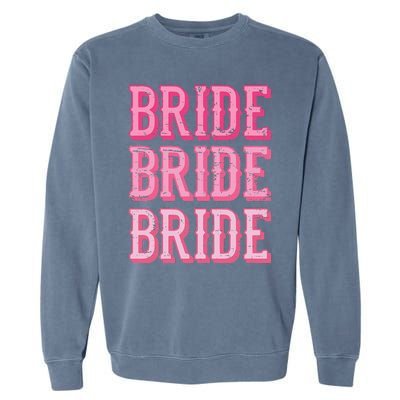 Vintage Retro Bride Rodeo Cowgirl Bachelorette Party Wedding Garment-Dyed Sweatshirt