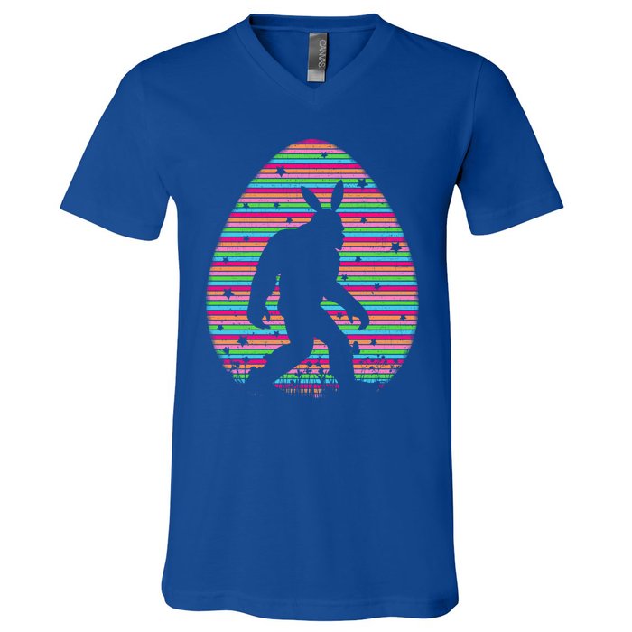 Vintage Retro Easter Egg Lover Funny Bigfoot Easter Sunday Cute Gift V-Neck T-Shirt