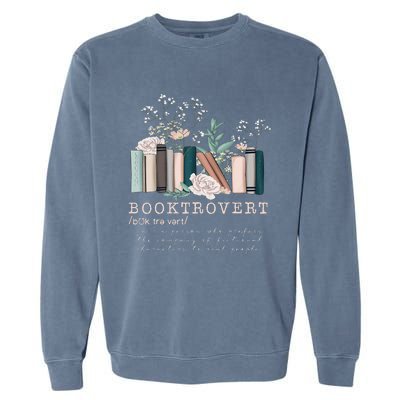 Vintage Retro Floral Booktrovert Book Reader Lover Garment-Dyed Sweatshirt