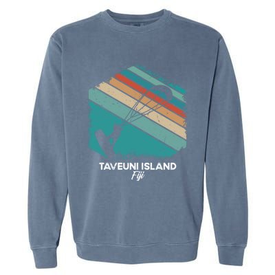 Vintage Retro Kitesurf Taveuni Island Kite Surfing Gift Garment-Dyed Sweatshirt