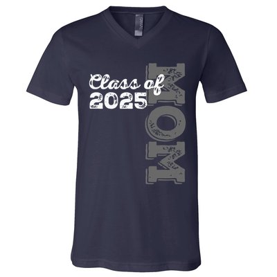 Vintage Senior 2025 Class Graduate Proud Mom Class Of 2025 V-Neck T-Shirt