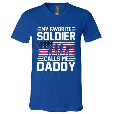 Vintage Style Usa Flag Soldier Daddy Army Father's Day Gift V-Neck T-Shirt