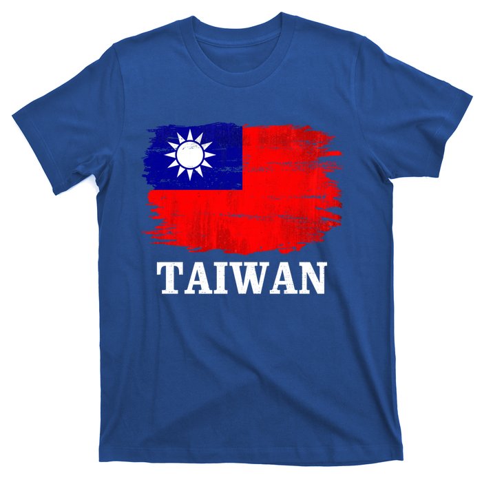 Vintage Taiwan Flag For Taiwanese Gift Cute Gift T-Shirt