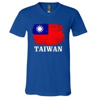 Vintage Taiwan Flag For Taiwanese Gift Cute Gift V-Neck T-Shirt