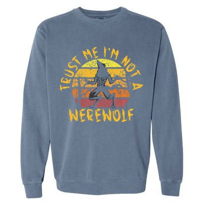 Vintage Trust Me I´m Not A Werewolf Full Moon Wolf Halloween Garment-Dyed Sweatshirt