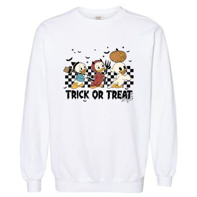 Vintage Trick Or Treat Three Ducks Halloween Funny Duck Spooky Season Garment-Dyed Sweatshirt