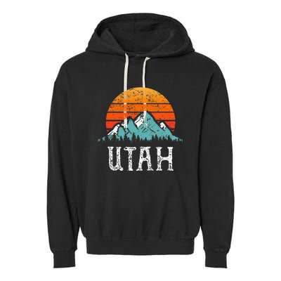 Vintage Utah Accessories Distressed 80s Mountains Retro Utah Garment-Dyed Fleece Hoodie