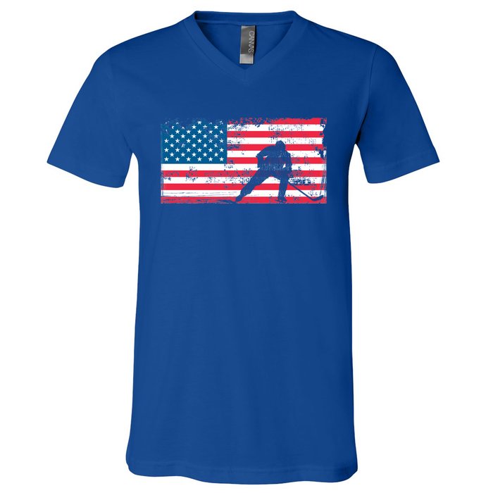 Vintage Us Flag Hockey Player Great Gift American Flag Gift V-Neck T-Shirt