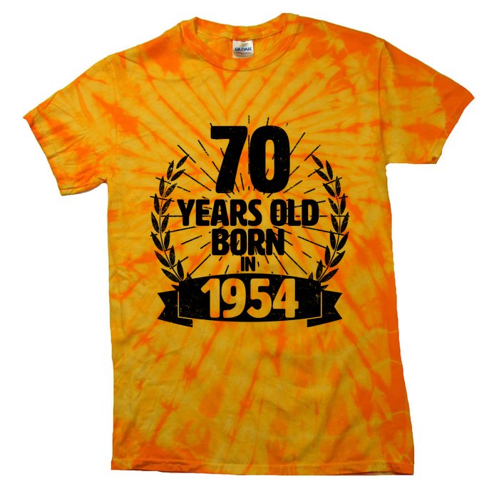 Vintage Wreath 70 Years Old Born In 1954 Birthday Tie-Dye T-Shirt