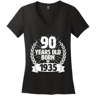 Vintage Wreath 90 Years Old Born In 1935 Birthday Women's V-Neck T-Shirt