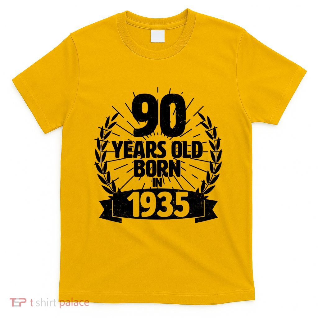 Vintage Wreath 90 Years Old Born In 1935 Birthday T-Shirt
