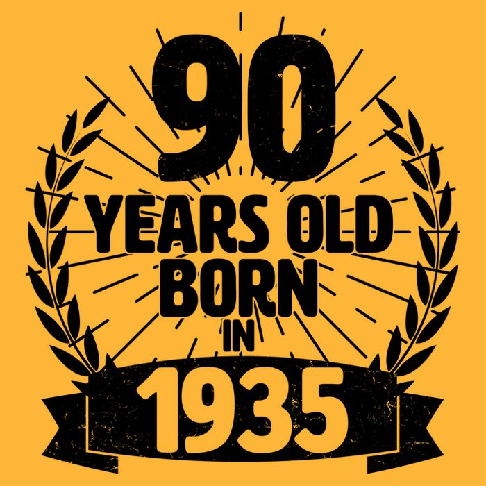 Vintage Wreath 90 Years Old Born In 1935 Birthday Kids T-Shirt