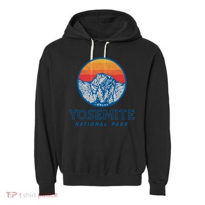 Vintage Yosemite National Park Eighties Graphic Badge Cool Gift Garment-Dyed Fleece Hoodie