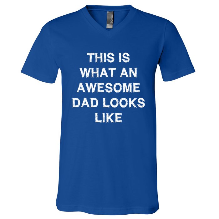 What An Awesome Dad Looks Like Papa Gift Fathercute Giftday Husband Gift V-Neck T-Shirt