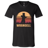 Wrangell Alaska Vintage Bear Ak Retro Distressed 80s Sunset V-Neck T-Shirt