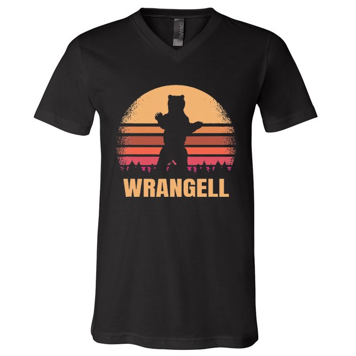 Wrangell Alaska Vintage Bear Ak Retro Distressed 80s Sunset V-Neck T-Shirt