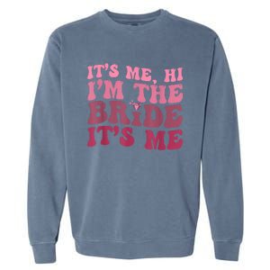 Women Bride Funny Its Me Hi I'm The Bride Its Me Garment-Dyed Sweatshirt