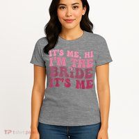 Women Bride Funny Its Me Hi I'm The Bride Its Me Womens T-Shirt