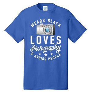 Wears Black Loves Photography And Avoids People Photographer Funny Gift Tall T-Shirt