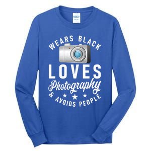 Wears Black Loves Photography And Avoids People Photographer Funny Gift Tall Long Sleeve T-Shirt