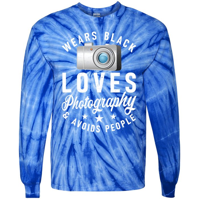 Wears Black Loves Photography And Avoids People Photographer Funny Gift Tie-Dye Long Sleeve Shirt