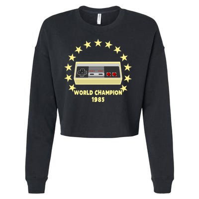 World Champion 1985 Retro Gaming Controller Gift Cropped Pullover Crew