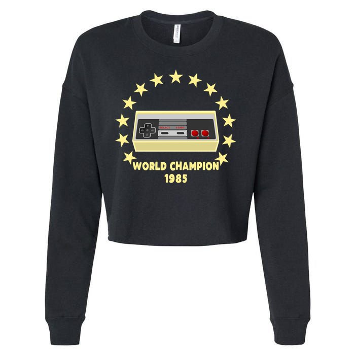 World Champion 1985 Retro Gaming Controller Gift Cropped Pullover Crew