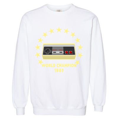 World Champion 1985 Retro Gaming Controller Gift Garment-Dyed Sweatshirt