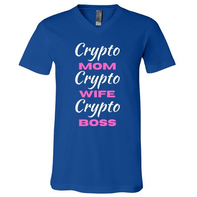 Wo Crypto Mom Wife Boss Funny Tee Bitcoin Ethereum Funny Gift V-Neck T-Shirt