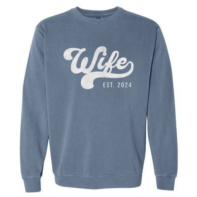 Wife Est. 2024 Married Couple Vintage Matching Wedding Garment-Dyed Sweatshirt