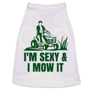 Wo Funny I'm Sexy & I Mow It ride on tractor lawnmower pun V-Neck Doggie Tank