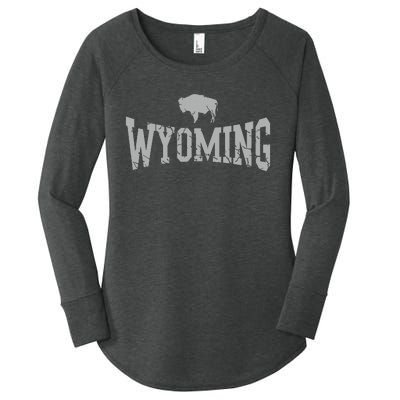 Wyoming Flag Retro Home State Vintage Distressed Women's Perfect Tri Tunic Long Sleeve Shirt