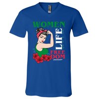 Wo Life Freedom Gift Cute Iranian Gift V-Neck T-Shirt