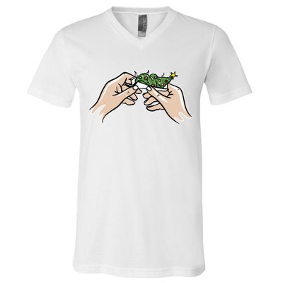 Weed Marijuana Christmas Xmas Tree Ornaments Smoker Gift V-Neck T-Shirt