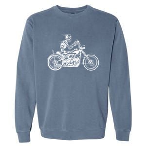 Wo Motorcycle Great Gift Motif Biker Funny Gift Road Trip Freedom Skull Gift Garment-Dyed Sweatshirt